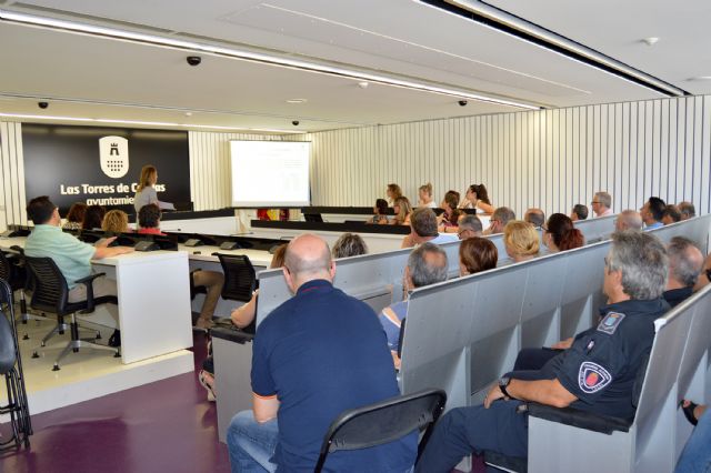 La alcaldesa Isabel María Zapata presenta a los trabajadores municipales la liquidación de los presupuestos 2017 - 3, Foto 3