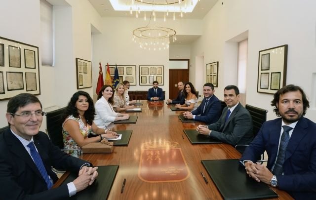 López Miras destaca el proyecto de éxito, reformista y liberal del nuevo Gobierno, que trabajará con el único objetivo de mejorar la Región de Murcia - 2, Foto 2