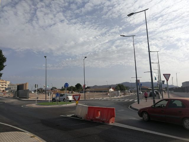 El Ayuntamiento de Lorca estudia medidas para evitar problemas de tráfico en la rotonda del nuevo centro educativo de la Carretera de Águilas - 1, Foto 1