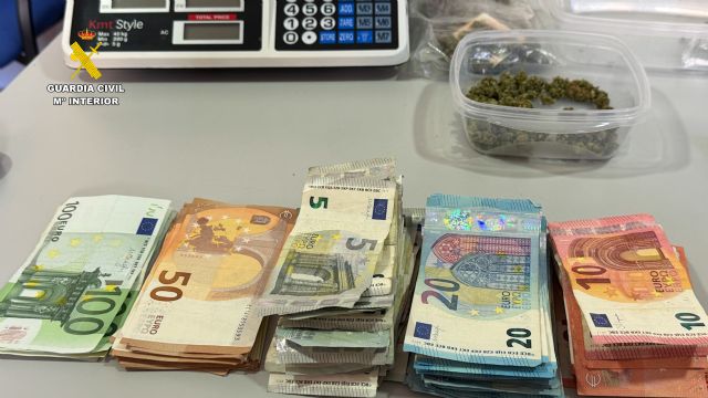 La Guardia Civil desmantela un activo punto de venta de drogas en Cieza - 1, Foto 1