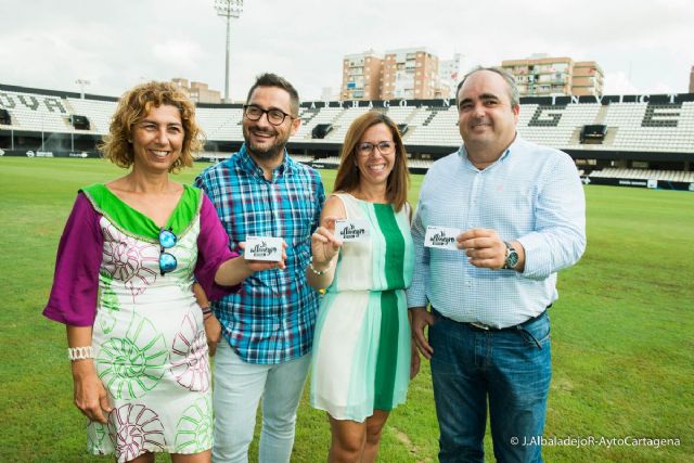 Castejón renueva su abono del FC Cartagena - 1, Foto 1
