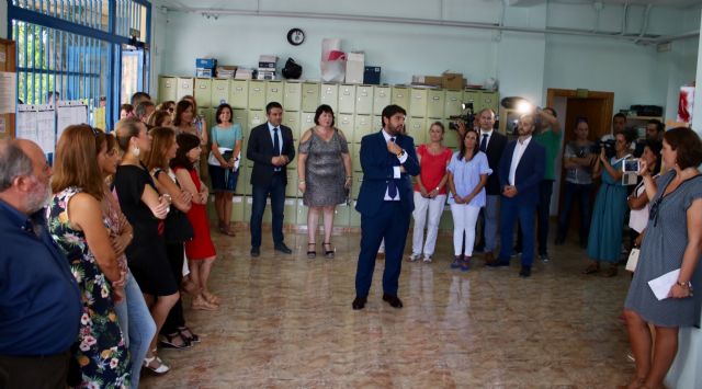 López Miras: Vamos a aumentar las deducciones por compra de material escolar, que han beneficiado este año a 40.000 familias - 1, Foto 1