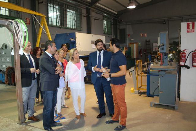 López Miras: Vamos a aumentar las deducciones por compra de material escolar, que han beneficiado este año a 40.000 familias - 3, Foto 3