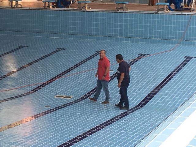 El Ayuntamiento realiza trabajos de mantenimiento en la piscina municipal cubierta para que esté a punto para la temporada deportiva - 1, Foto 1