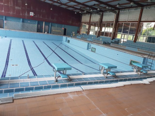 El Ayuntamiento realiza trabajos de mantenimiento en la piscina municipal cubierta para que esté a punto para la temporada deportiva - 2, Foto 2