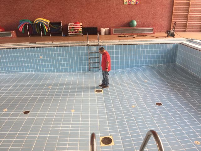 El Ayuntamiento realiza trabajos de mantenimiento en la piscina municipal cubierta para que esté a punto para la temporada deportiva - 3, Foto 3
