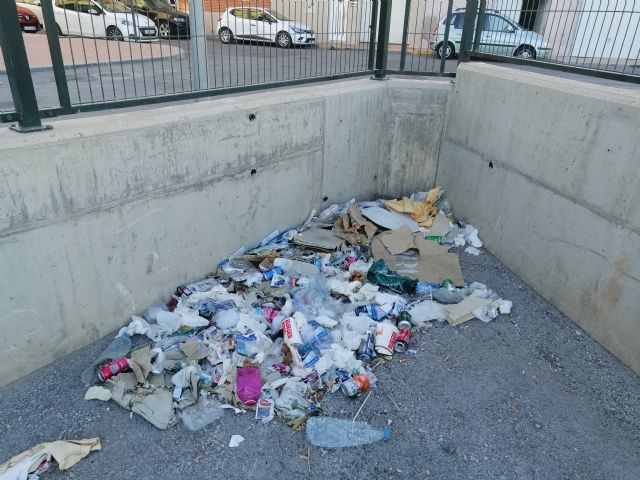 El Partido Comunista insta al gobierno municipal a que adecente el entorno del Recinto Ferial - 3, Foto 3