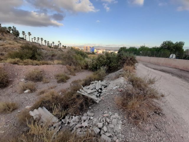 IU-Verdes Lorca exige la limpieza del entorno del colegio Andrés García Soler y del Calvario - 1, Foto 1