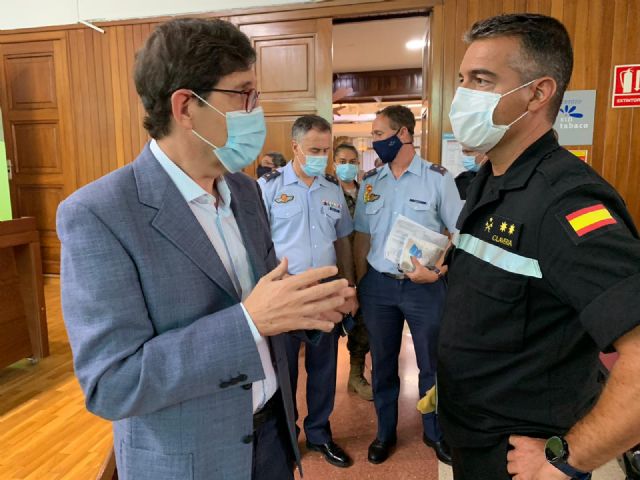 El consejero de Salud se reúne con responsables de las Fuerzas Armadas para coordinar las labores de rastreo - 1, Foto 1