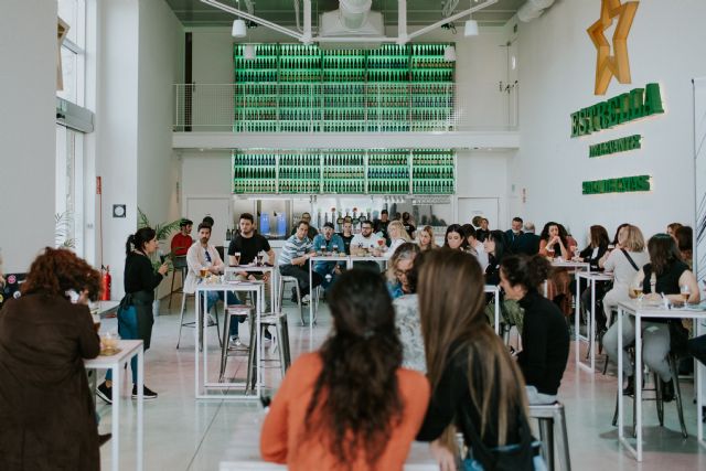 Estrella de Levante estrena una nueva cata de cervezas en su fábrica que incluye un curso práctico de tiraje cervecero - 1, Foto 1