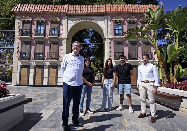 Murcia recupera su historia en la Feria 2025 con un pórtico monumental que recrea la fachada del convento de San Francisco - 1, Foto 1