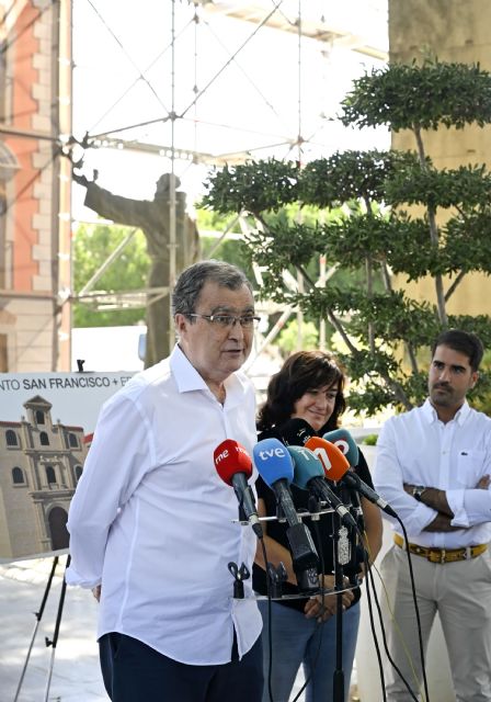 Murcia recupera su historia en la Feria 2025 con un pórtico monumental que recrea la fachada del convento de San Francisco - 3, Foto 3