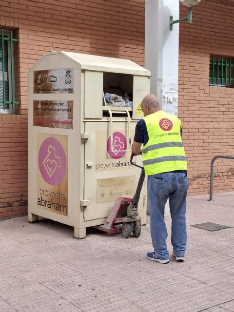 El Ayuntamiento de Molina de Segura retira temporalmente los contenedores de recogida de ropa usada por motivos de seguridad - 3, Foto 3