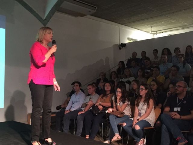 La consejera de Familia elogia la labor de los jóvenes voluntarios de la Hospitalidad de Lourdes en su ayuda a mayores y personas con discapacidad - 1, Foto 1