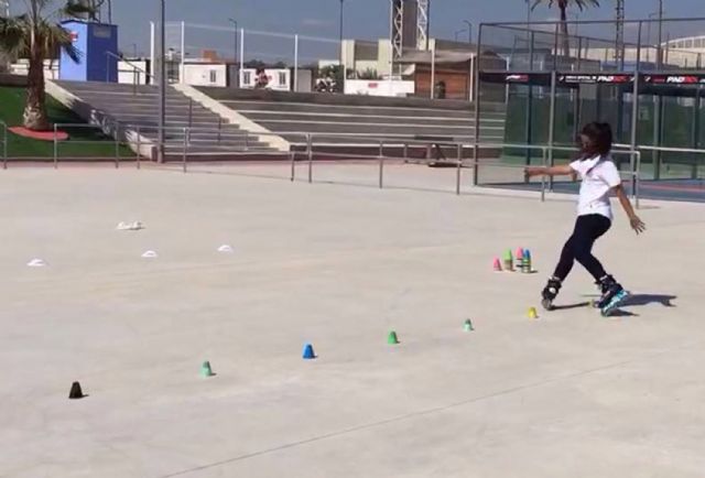 La campeona de España de freestyle de patinaje enseñó sus mejores trucos en Las Torres de Cotillas - 2, Foto 2