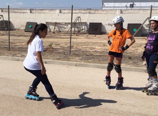 La campeona de España de freestyle de patinaje enseñó sus mejores trucos en Las Torres de Cotillas - 3, Foto 3