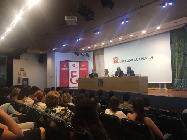230 alumnos reciben educación financiera a través de las charlas organizadas por la Comunidad, el Colegio de Economistas y Bankia - 1, Foto 1