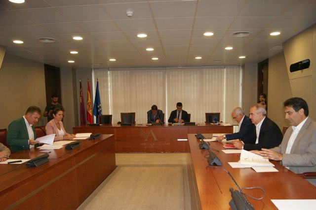 El PSOE propone una reforma para facilitar el acceso de los consumidores vulnerables al bono social eléctrico - 1, Foto 1