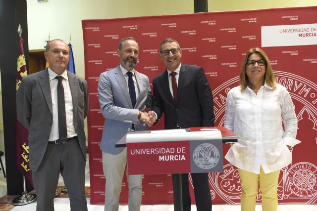 La Universidad de Murcia renueva su compromiso con la investigación y promoción de la Responsabilidad Social Corporativa - 1, Foto 1
