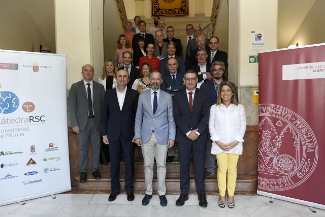 La Universidad de Murcia renueva su compromiso con la investigación y promoción de la Responsabilidad Social Corporativa - 3, Foto 3