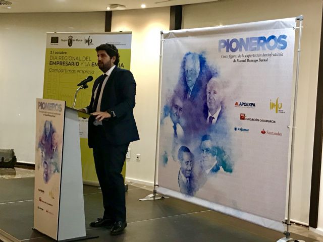 López Miras preside la presentación del libro Pioneros, de Manuel Buitrago - 1, Foto 1