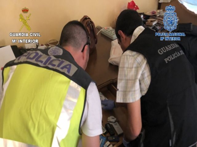 La Guardia Civil y la Policía Nacional desarticulan una red especializada en la sustracción, falsificación y posterior cobro de pagarés y cheques falsos - 1, Foto 1