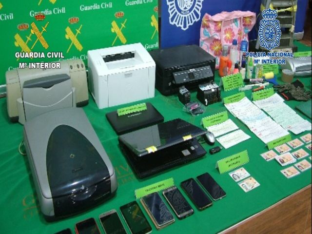 La Guardia Civil y la Policía Nacional desarticulan una red especializada en la sustracción, falsificación y posterior cobro de pagarés y cheques falsos - 3, Foto 3