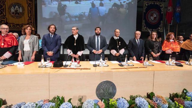 López Miras anima a sumar esfuerzos para dotar a las universidades públicas de más recursos que hagan posible llegar más lejos - 1, Foto 1