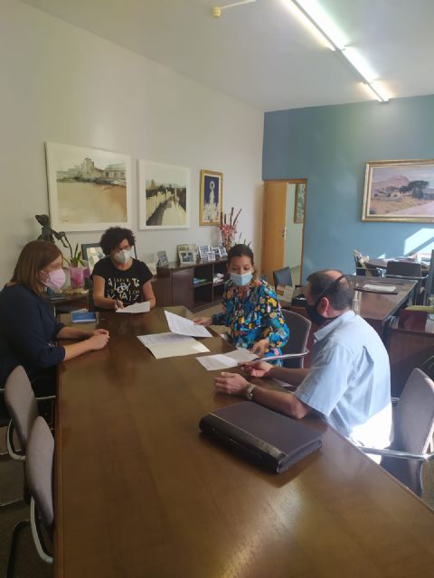 Ayuntamiento y Asociación Acción Familiar suscriben un convenio para impartir charlas de formación online para madres y padres de Puerto Lumbreras - 1, Foto 1