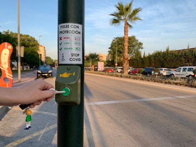 Todos los pulsadores semafóricos dispondrán la próxima semana de pegatinas STOP Covid - 2, Foto 2