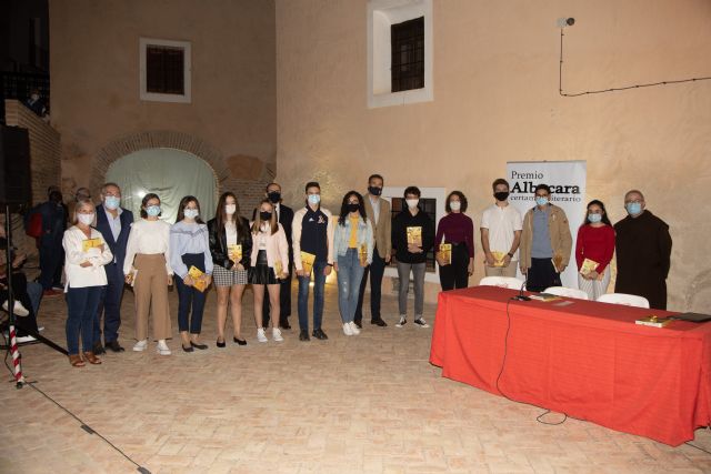 El libro que reúne los trabajaos ganadores del XXXVIII Certamen Literario Albacara sale a la luz con la mirada puesta en una nueva edición - 1, Foto 1