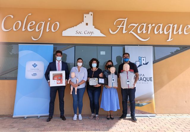 La Fundacin de Trabajadores ElPozo dota de un desfibrilador al colegio Azaraque de Alhama, Foto 1