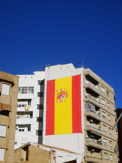 Hasta el 12 de octubre las banderas de España engalanan las calles de Alcantarilla para celebrar la Fiesta Nacional - 1, Foto 1