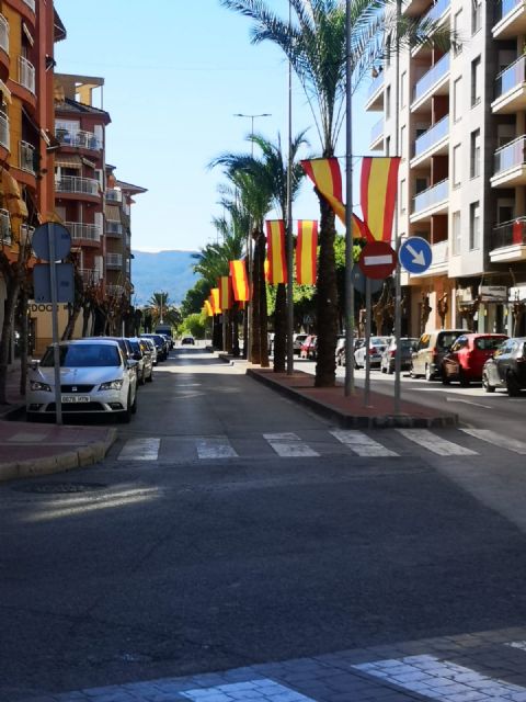 Hasta el 12 de octubre las banderas de España engalanan las calles de Alcantarilla para celebrar la Fiesta Nacional - 2, Foto 2