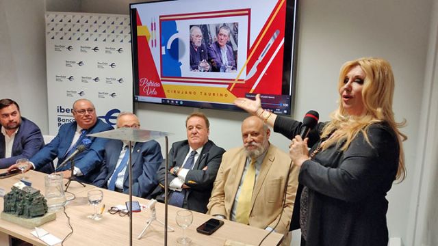 Bajo el Patrocinio de IberCaja, Banca privada y el Ateneo de Triana coloquio taurino por el Dr. Domingo Jiménez Álvarez - 1, Foto 1