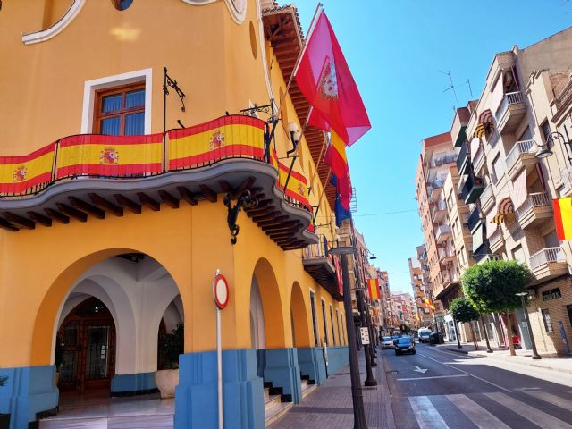 Comienza la instalación de banderas de España en Alcantarilla para celebrar el Día de la Fiesta Nacional - 3, Foto 3