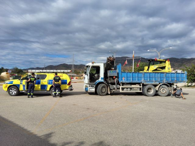 El Ayuntamiento de Lorca envía a Águilas equipo material y personal para ayudar en las labores de limpieza tras el reciente episodio de lluvias - 2, Foto 2