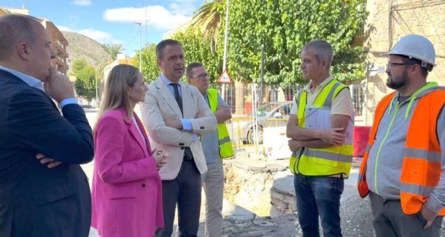 El Gobierno regional y el Ayuntamiento renuevan la calle principal de Cehegín - 1, Foto 1