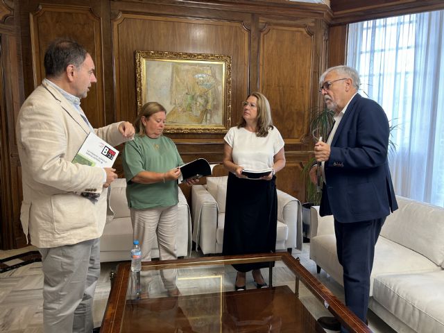 La política, la inmigración y el desempleo, principales preocupaciones de los ciudadanos de la Región según el Barómetro de verano del CEMOP - 2, Foto 2