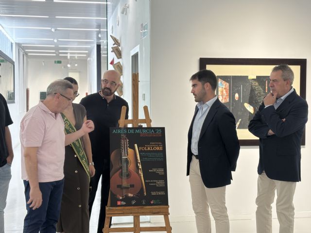 Murcia celebra el Festival Nacional de Folklore 'Aires de Murcia '25' con un gran desfile y actuaciones en la Plaza Circular - 2, Foto 2