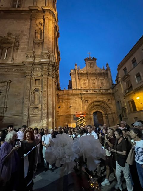 Éxito de la concentración ciudadana Claveles blancos y poesía por la paz y la democracia - 2, Foto 2