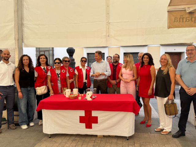 Fulgencio Gil agradece la labor que Cruz Roja realiza en Lorca durante su visita a la mesa petitoria por el Día de la Banderita - 4, Foto 4