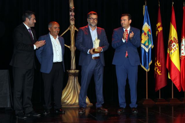 La Federación de Peñas Festeras entregó el Premio Oinokoe 2016 a la Agrupación Sardinera de Murcia - 2, Foto 2