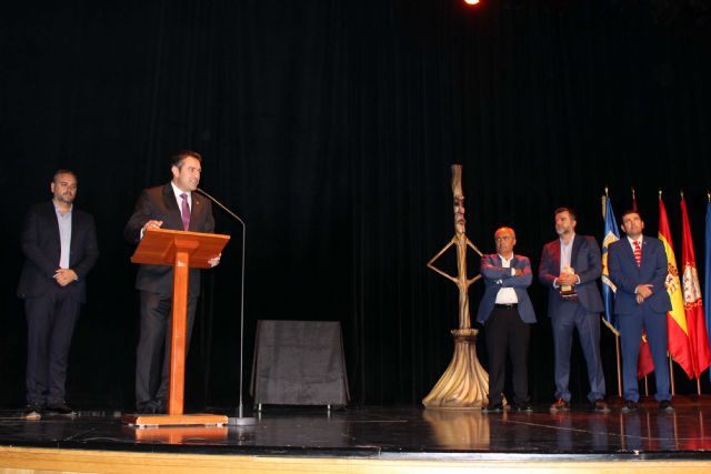 La Federación de Peñas Festeras entregó el Premio Oinokoe 2016 a la Agrupación Sardinera de Murcia - 4, Foto 4