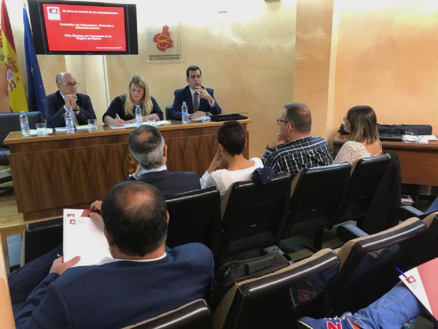 Comunidad y Federación de Municipios colaboran en el diseño del nuevo Plan Director de Transportes de la Región - 1, Foto 1