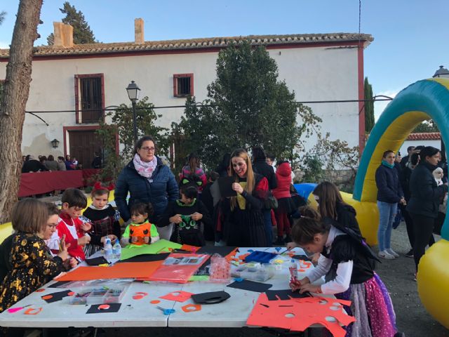 Decenas de niños y niñas disfrutan de la  Fiesta Halloween en la Casa del Cura - 2, Foto 2