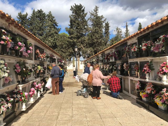Cientos de lumbrerenses honran a sus difuntos en el Día de Todos los Santos - 1, Foto 1