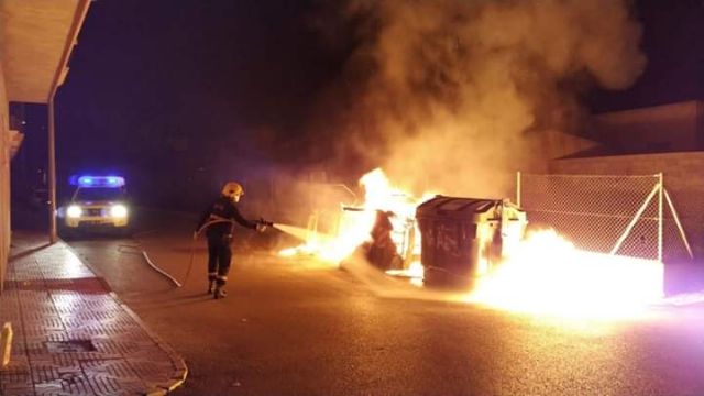Puerto Lumbreras sufre actos vandálicos en mobiliario urbano, parques y jardines en la noche de Halloween - 1, Foto 1