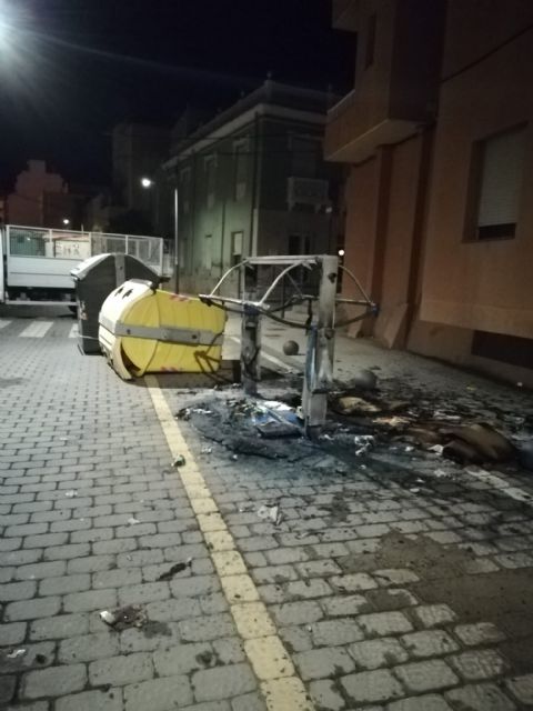 Puerto Lumbreras sufre actos vandálicos en mobiliario urbano, parques y jardines en la noche de Halloween - 2, Foto 2