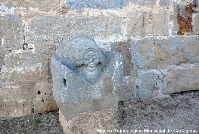 Patrimonio Arqueológico reubicará dos ménsulas en la Torre del Homenaje del Castillo de la Concepción - 1, Foto 1